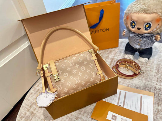 LV Master
350 dhs🪙💚
#22cm❤️❤️

Zain228
♥️♥️♥️