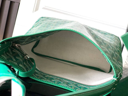 Goyard Boheme 
Hobo

 Goyardine✅ 
Size 20 cm

For Price 👇 WhatsApp✅
0568585901 
0507557372
0552275751 Owner Zain 👌

Zain274
♥️♥️♥️