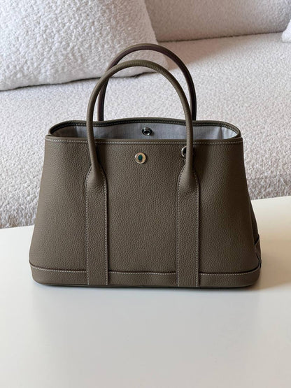 Hermes Gardenparty 30cm💕master quality😍

with box
🎁🎁🎁

380 dhs🪙💚

Zain52
♥️♥️♥️