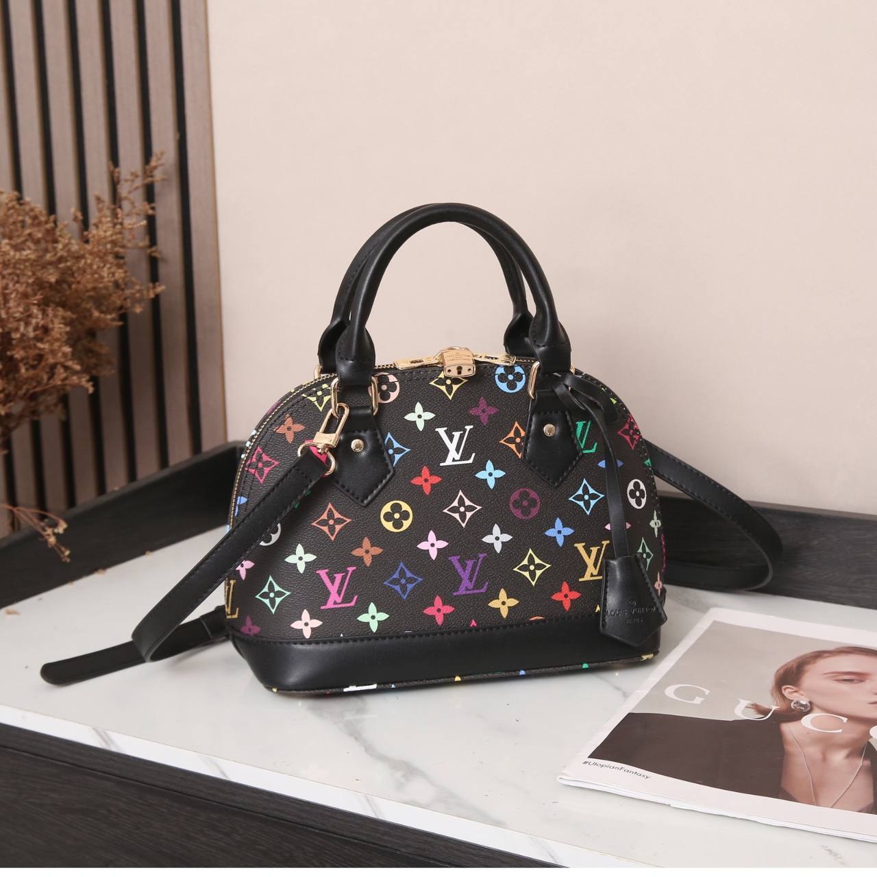 LV
BEST QUALITY 

WITH BOX’S 
🎁🎁🎁

120 dhs✅

size 23CM

Zain290
♥️♥️♥️