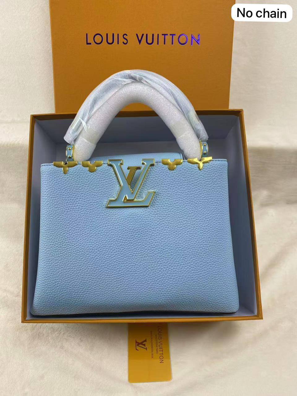 LV Capucenis 

1️⃣ First quality +🎁
Size : 25 * 18.5 cm

85 dhs🇦🇪🇦🇪

 with box🎁

Zain115
♥️♥️♥️