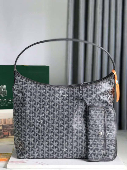 Goyard🙋🏻‍♀️💕
Master🌺🌺
34cm🫶🏼🫶🏼 
240 dhs💓

Zain297
♥️♥️♥️