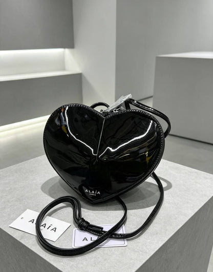 Alaia
100 dhs🇦🇪🇦🇪
Size:21*18
With box

Zain07
♥️♥️♥️