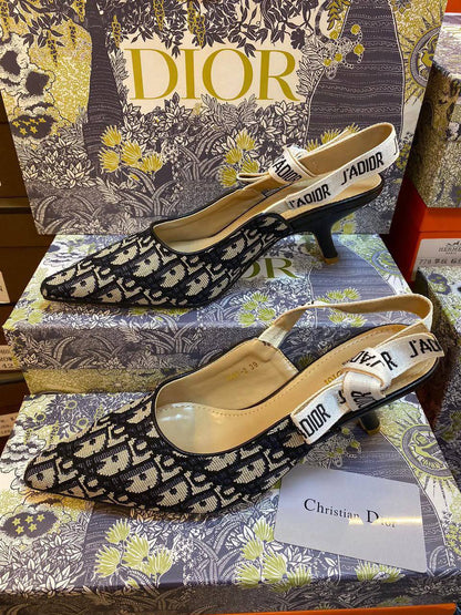Christian Dior heel, New Arrived Today 
Size 36 To 41
100 dhs🇦🇪🇦🇪

Zain16
♥️♥️♥️