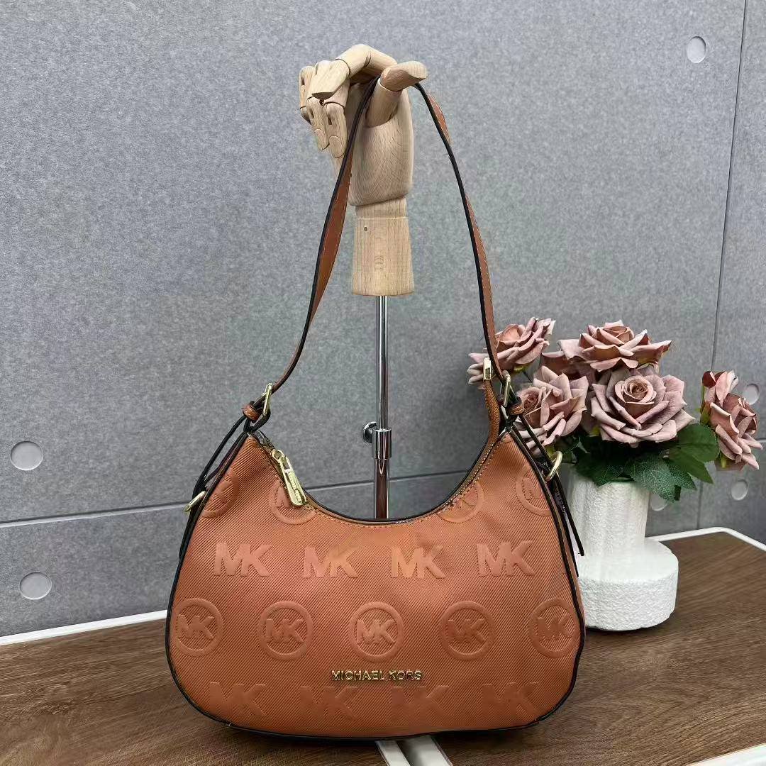 Coach
65 dhs💓

Zain232
♥️♥️♥️