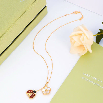 VCA ❤️‍🔥*
Necklace ✨
Earring 🦋
Master quality 💯
With normal boxes 📦 
105 dhs✅
With master box 🗃️ 
140 dhs✅

Zain216
♥️♥️♥️