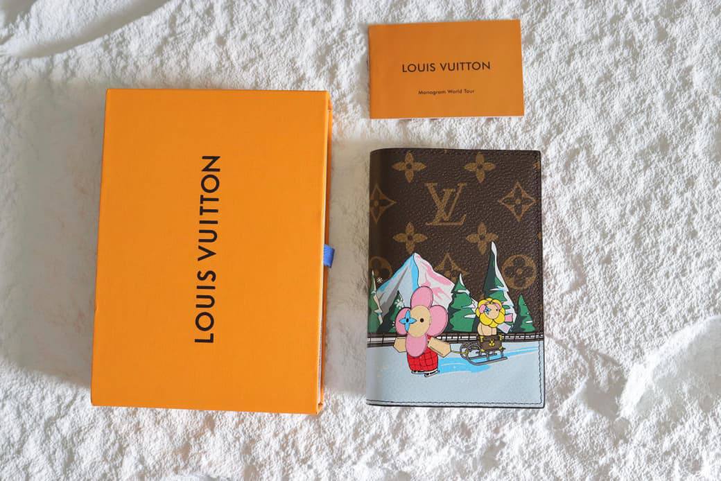 LV Passport Cover 

105 dhs💓 

With Box 
🎁🎁🎁

Master Quality

Zain33
♥️♥️♥️