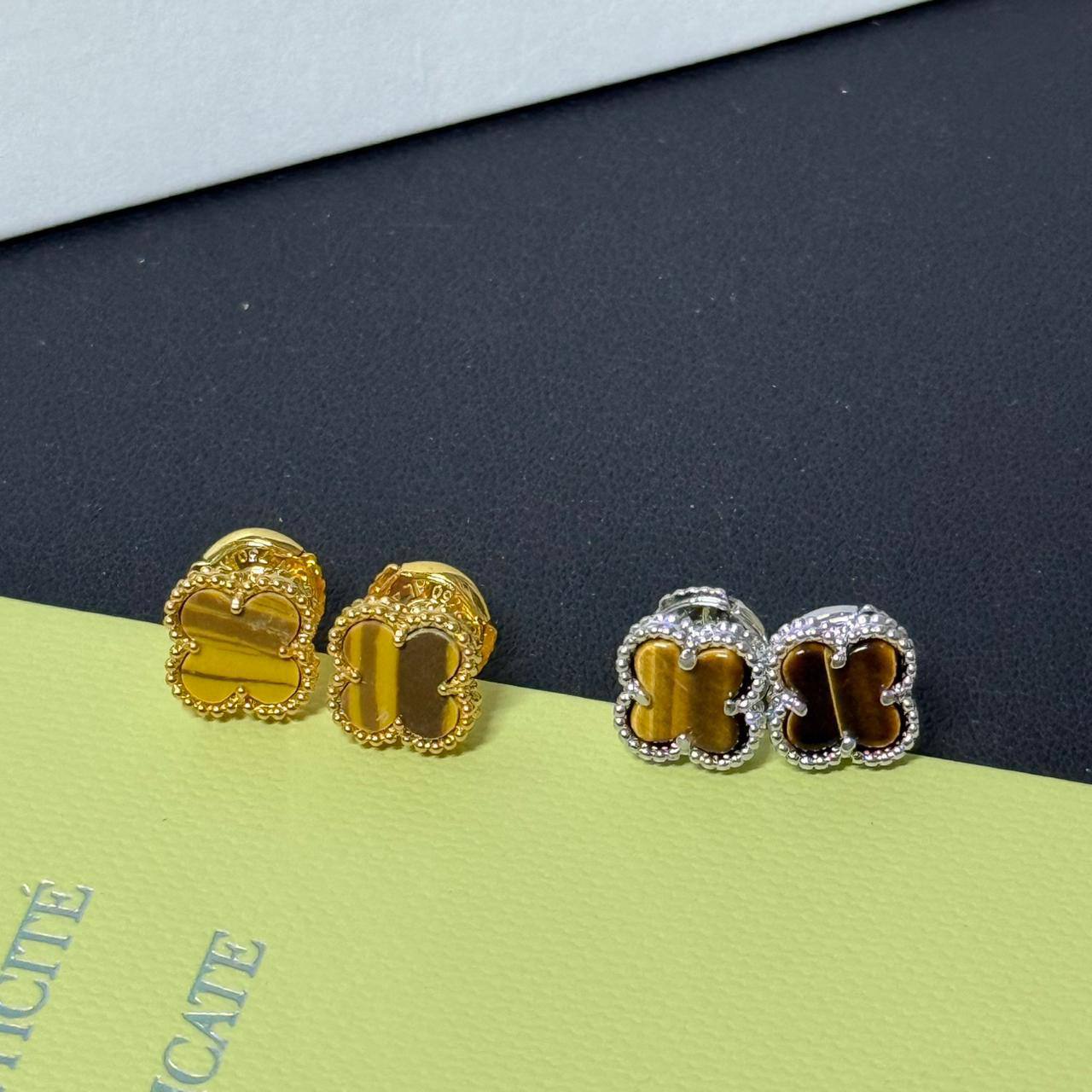 VCA 🦋*
Mini Earring🌸
Master quality 💯

With normal boxes 📦 
45 dhs🪙🌨️

With master box 🗃️ 
75 dhs🪙🌨️

Zain216
♥️♥️♥️