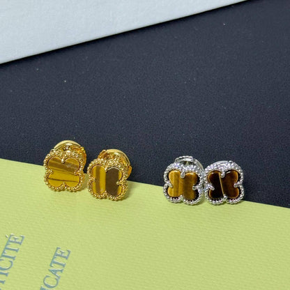 VCA 🦋*
Mini Earring🌸
Master quality 💯

With normal boxes 📦 
45 dhs🪙🌨️

With master box 🗃️ 
75 dhs🪙🌨️

Zain216
♥️♥️♥️