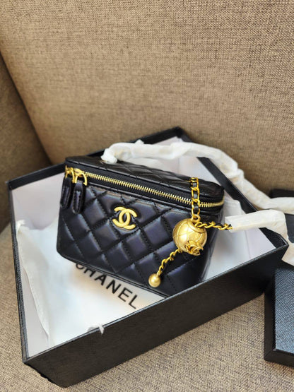 Chanel

LV

95 dhs🇦🇪🇦🇪
with box 
high quality

Zain26
♥️♥️♥️