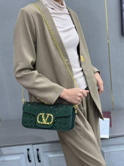 VALENTINO 

NEW CANE 
GOOD QUALITY 

SMALL SIZE 
WITH BOX  
105 dhs🇦🇪🇦🇪

Zain295
♥️♥️♥️