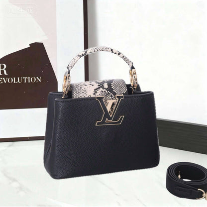 LV 

NEW CAME HIGH QUALITY 

WITH BOX 
🎁🎁🎁

140 dhs❣️

Zain39
♥️♥️♥️