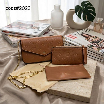 CH - CAROLINA HERRERA
ʟᴏᴏᴘ sʜᴏᴜʟᴅᴇʀ ʙᴀɢ
ᴢɪᴘᴘᴇʀ ᴛʏᴘᴇ
ɢᴏʟᴅ ʜᴀʀᴅᴡᴀʀᴇ
sɪᴢᴇ: 30cm

90 dhs✅

Zain31
♥️♥️♥️
