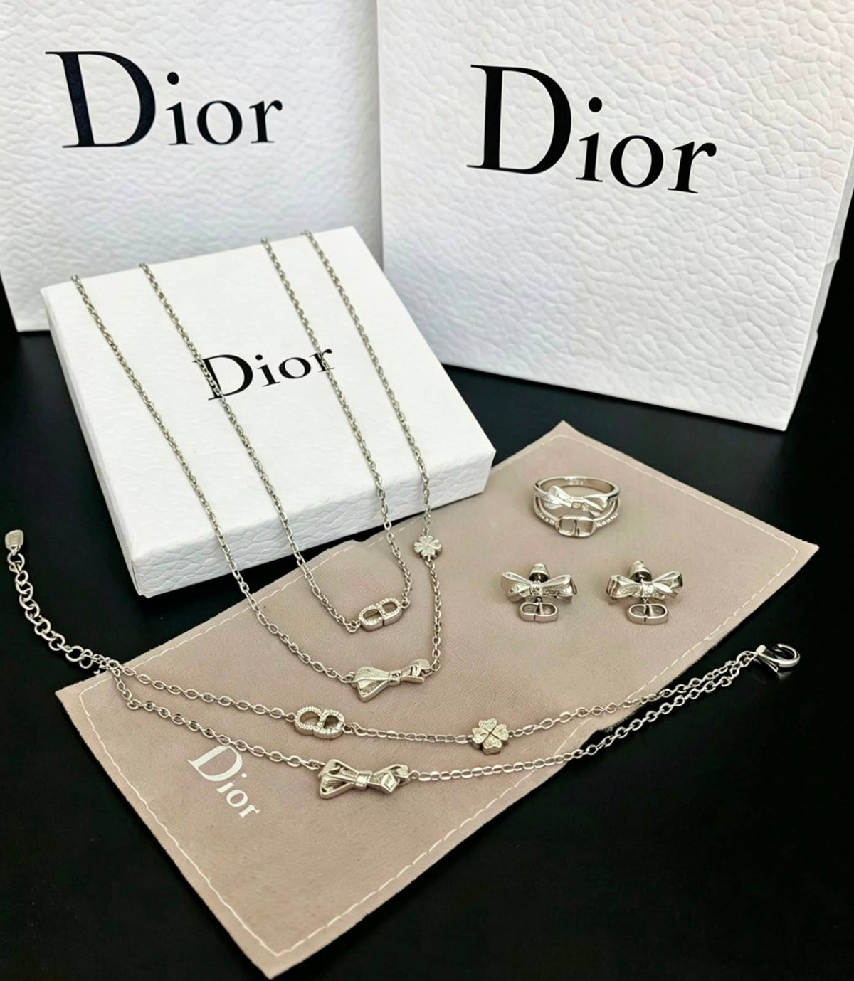 DIOR SET 
MASTER💫✨
NECKLACE
BRACELET
EARRING
RING
200 dhs🇦🇪🇦🇪

WITH BOX AND PAPER BAG🎁🛍️

Zain89
♥️♥️♥️