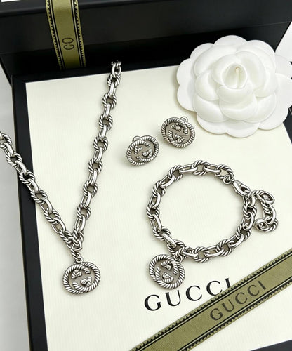 GUCCI SET 
MASTER💫✨
150 DHS✅
WITH SMALL BOX AND PAPER BAG🛍️🎁
Limited Stock🌟

Zain89
♥️♥️♥️