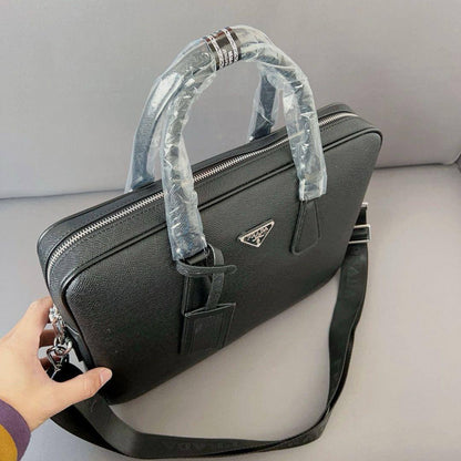 LV / PRADA
*Laptop bag💻*
*Master quality* 
450 dhs💓

Zain179
♥️♥️♥️
