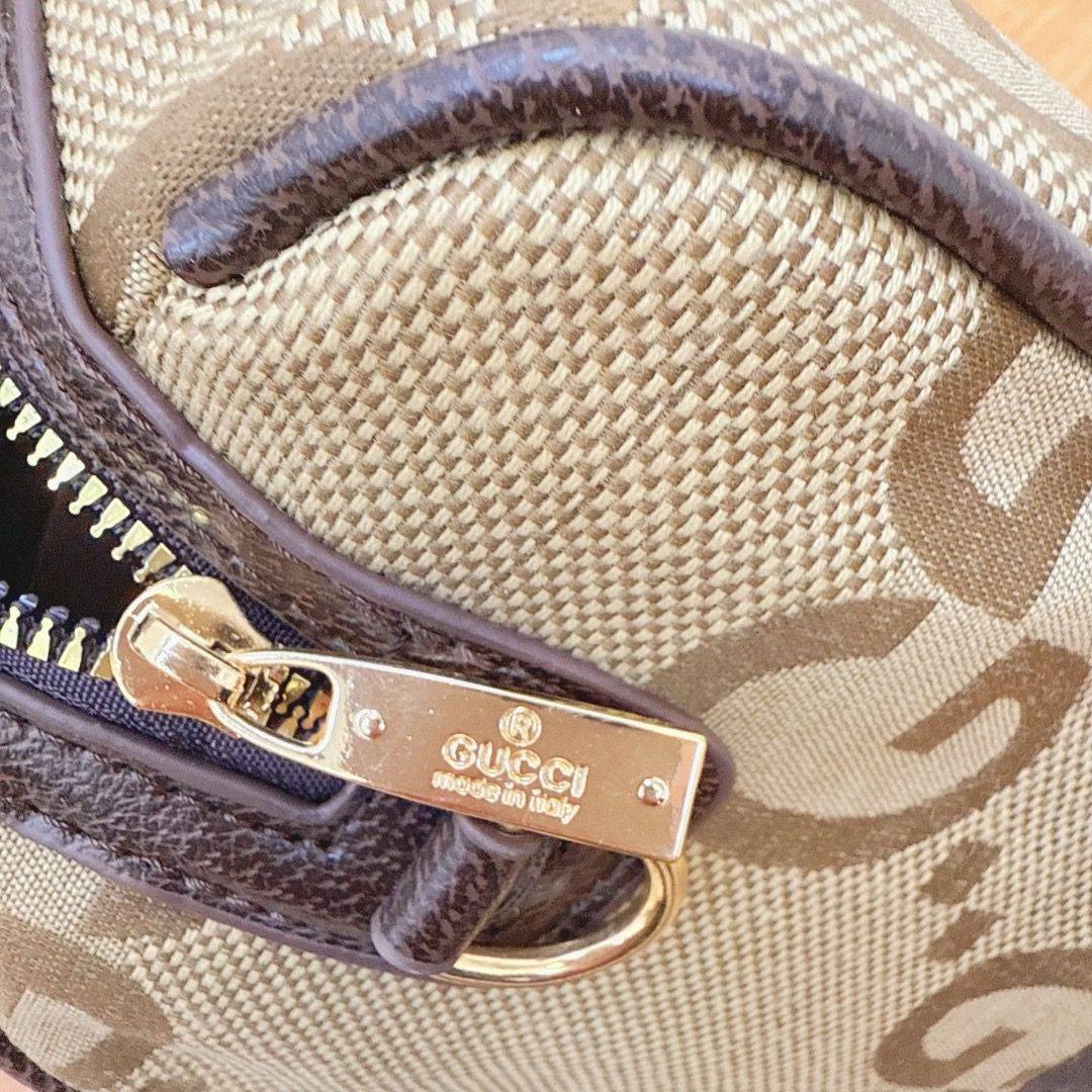 GUCCI ʜᴀɴᴅʙᴀɢ GG
ᴄᴀɴᴠᴀs ᴀɴᴅ ʟᴇᴀᴛʜᴇʀ ᴍᴀᴛᴇʀɪᴀʟ
ᴡɪᴛʜ ʟᴏɴɢ ʙᴇʟᴛ sᴛʀᴀᴘ
sɪᴢᴇ : 23 cm

75 dhs💚

Zain31
♥️♥️♥️