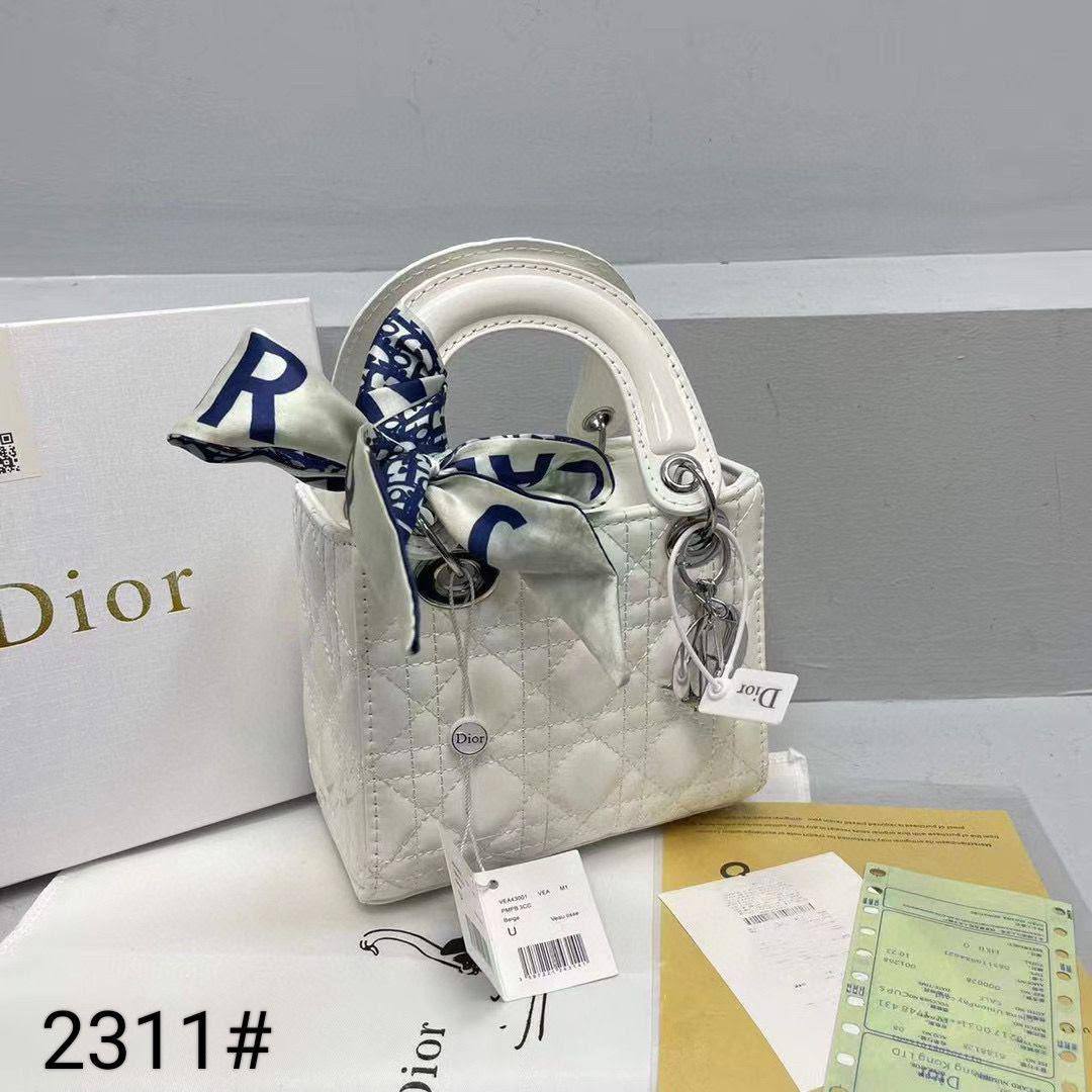 Dior
with box
🎁🎁🎁

offer offer
75 dhs✅

Zain219
♥️♥️♥️