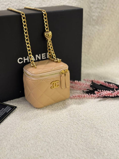 Chanel 
Master🌺🌺
  Micro Size Box
230 dhs✅

Zain131
♥️♥️♥️