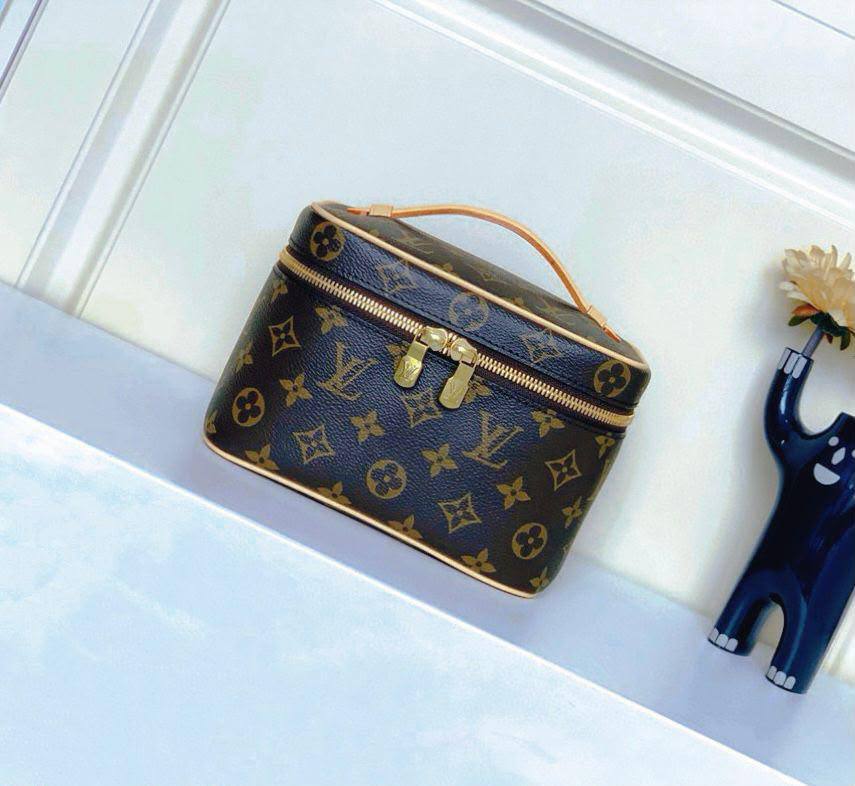 LV

Good QUALITY 

WITH BOX 

MEDUIM SIZE 110 DHS…..
SMALL SIZE 100 DHS……

Zain17
♥️♥️♥️