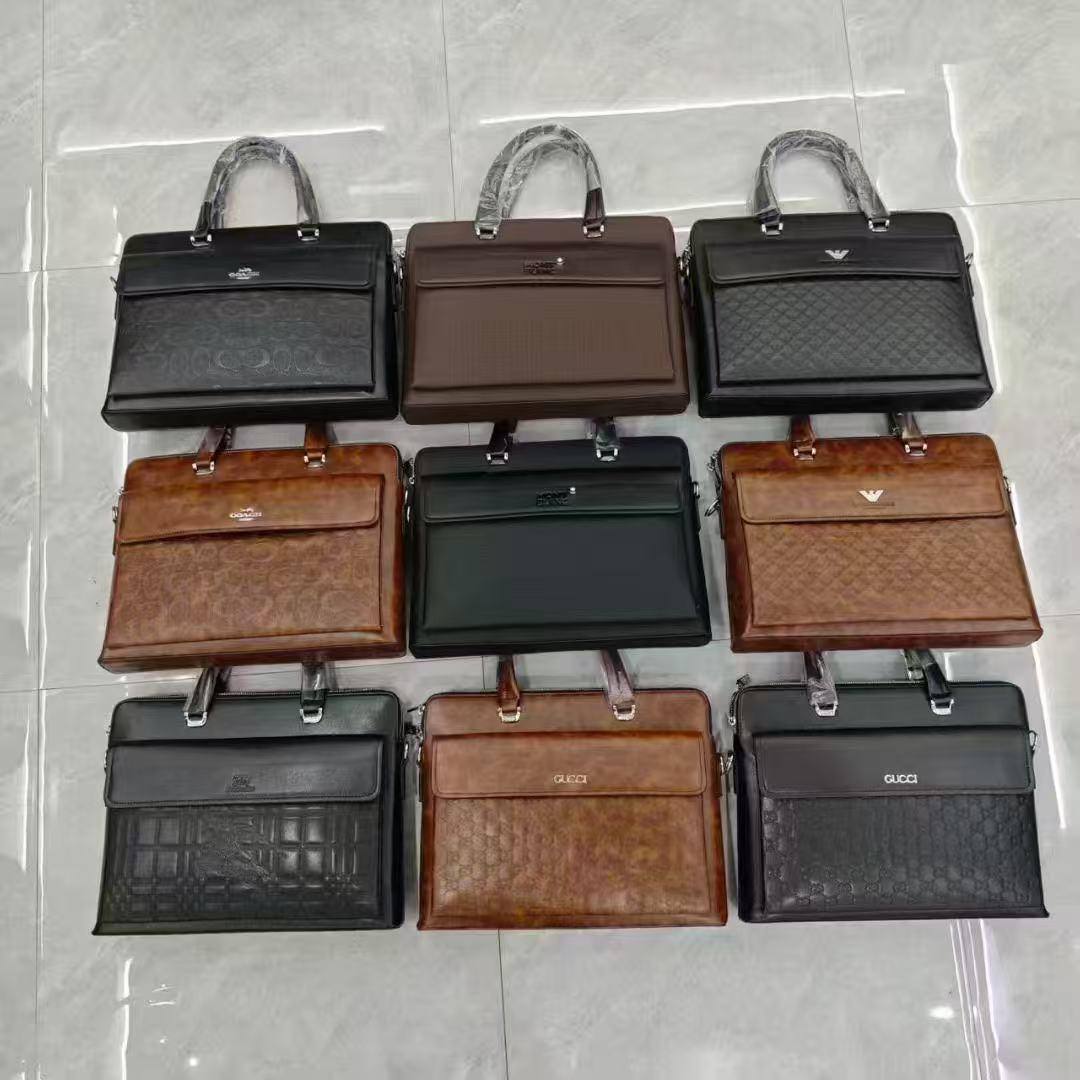 Laptop  bag 
good quality 
110 dhs❣️

Zain278
♥️♥️♥️