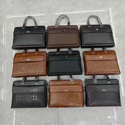 Laptop  bag 
good quality 
110 dhs❣️

Zain278
♥️♥️♥️