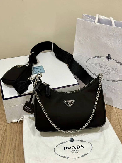 Prada
70 dhs💓

With box
🎁🎁🎁

*Fabric*

Zain219
♥️♥️♥️
