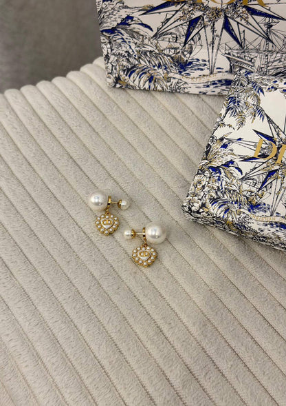 DIOR

Super Master Quality 
DIOR Petit CD Baroque Heart 🤍 m PENDANT & EARINGS

200 dhs🇦🇪 with normalBox & Bag

210 dhs🇦🇪 with2 original Packaging 🎁

Zain209
♥️♥️♥️