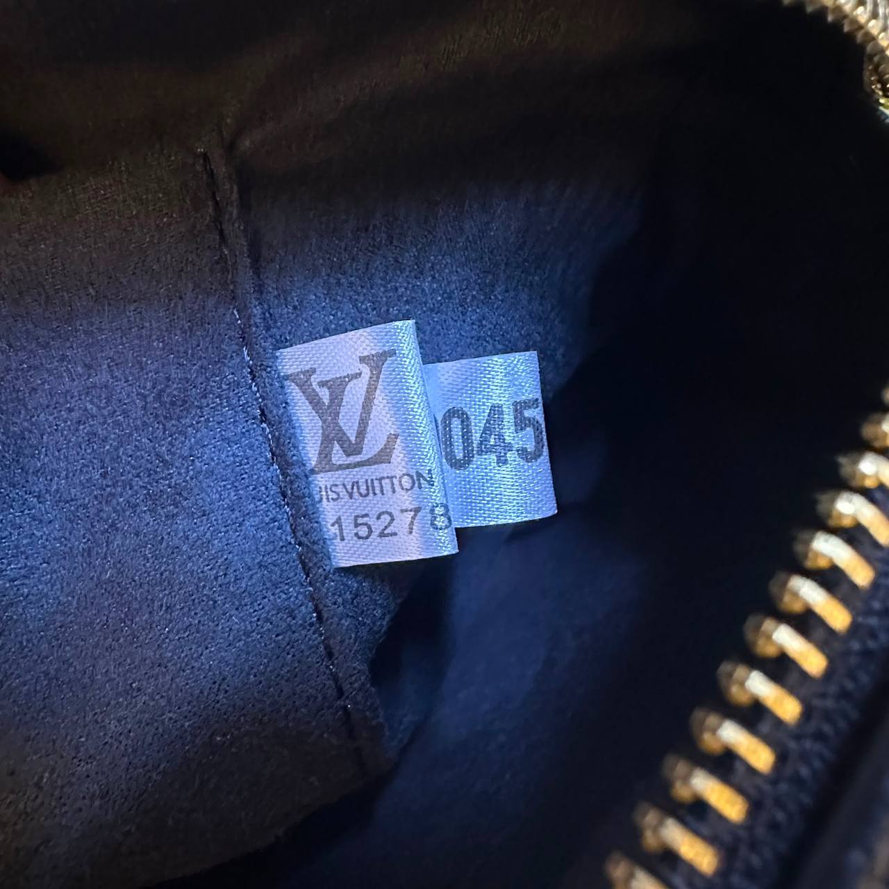 LV SLING BAG 
3 IN 1 
 GOOD QUALITY
 WITH BOX
120 dhs🇦🇪🇦🇪

Zain295
♥️♥️♥️