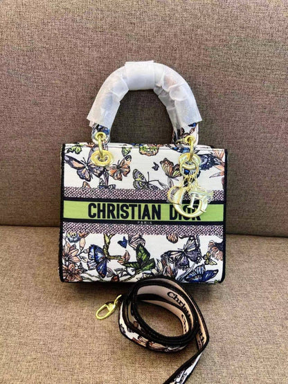 Dior
110 dhs✅
high quality

Zain26
♥️♥️♥️