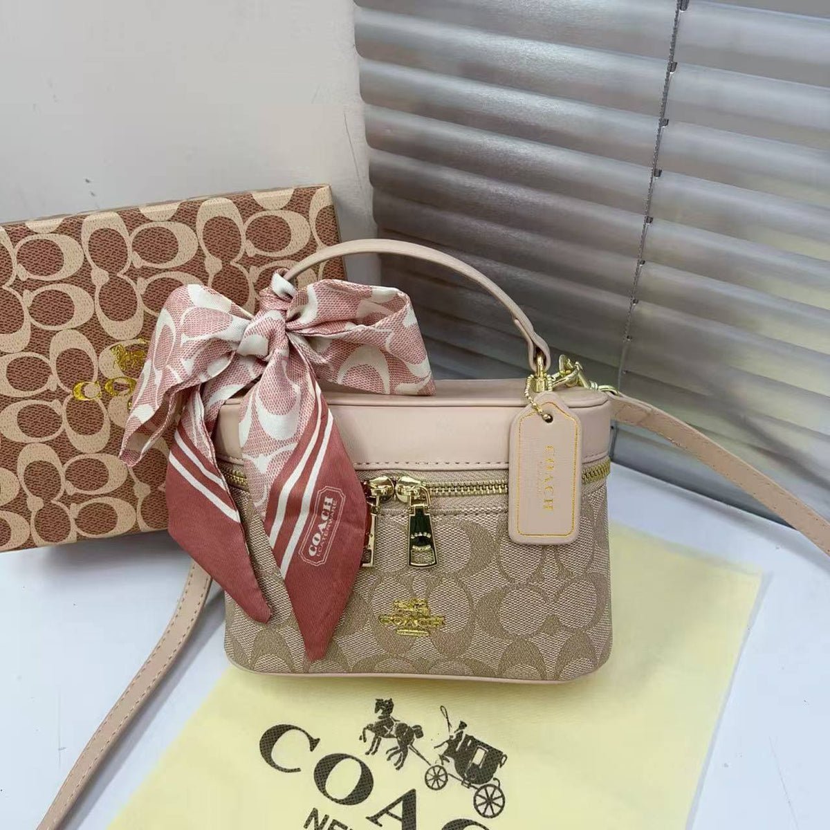 Coach  

With box 🎁
70 dhs🇦🇪🇦🇪

Zain232
♥️♥️♥️