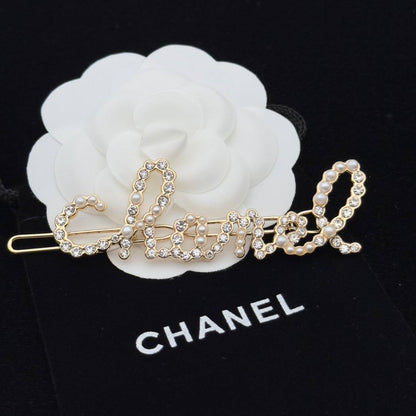 HAIR CLIP
MASTER✨
55 DHS✅
WITH BOX AND PAPER BAG🎁🛍️

Zain89
♥️♥️♥️