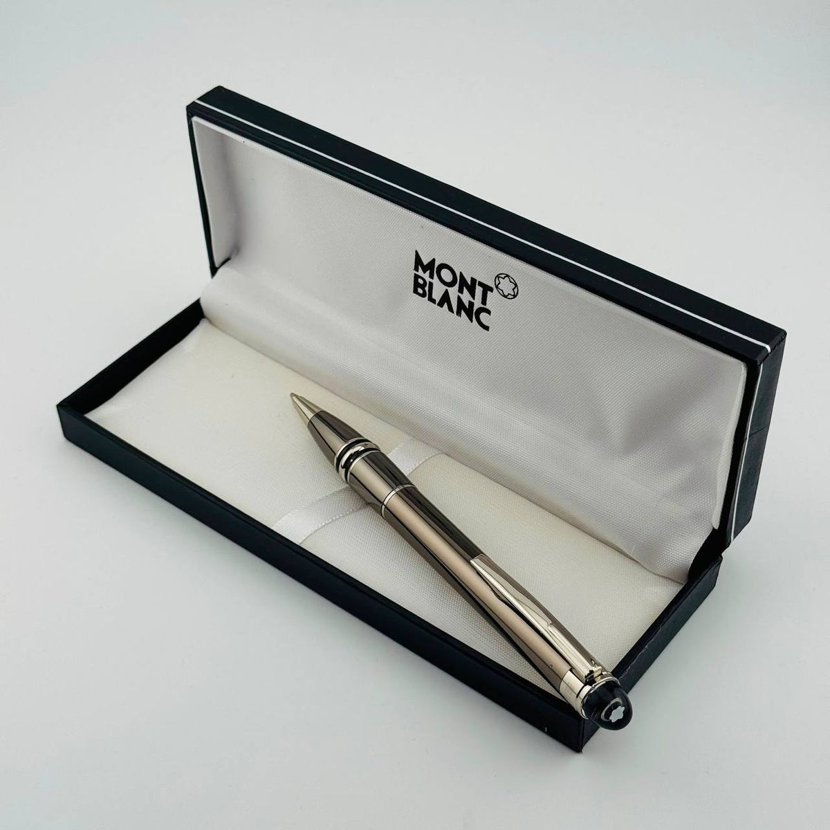 Mont blanc

55 dhs🇦🇪
Zain182
♥️♥️♥️