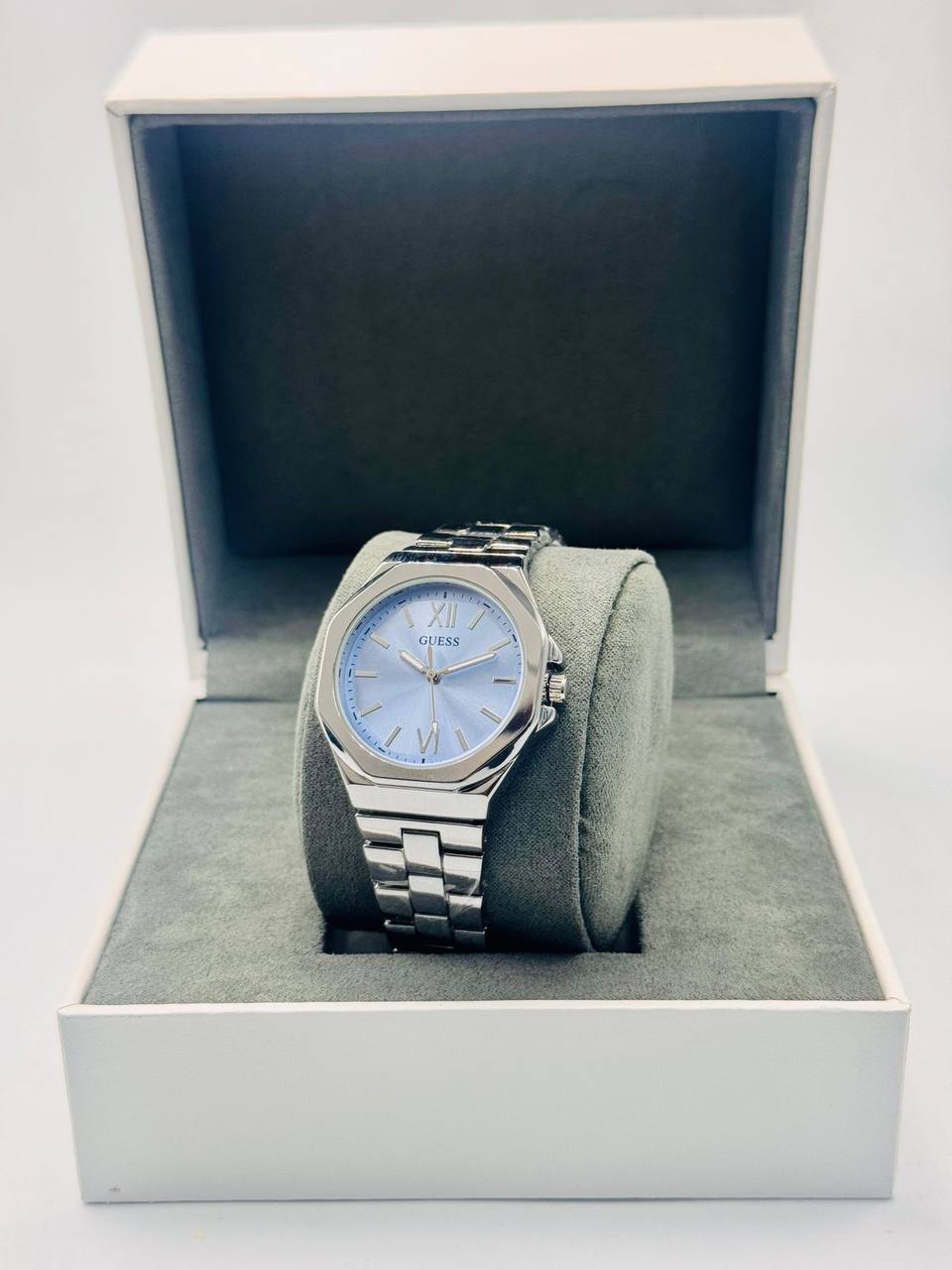 Guess Ladies
*New arrival*🔥
55 dhs🪙🌨️

Zain08
♥️♥️♥️