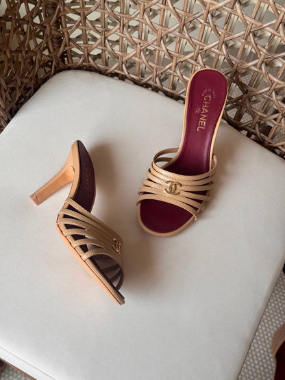 CHANEL 
✨ New Collection
👠 36–41
💎 Premium Quality
🔥 Super Master
450 dhs✅

Zain198
♥️♥️♥️