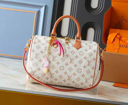 LV

COPY ONE 
NEW DESIGN 
265 dhs🇦🇪🇦🇪

Zain39
♥️♥️♥️