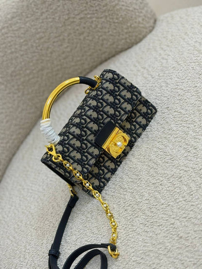 Dior

200 dhs

Zain134
♥️♥️♥️