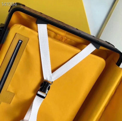 luggage restock high quality with cartoon 
550 dhs✅

Zain295
♥️♥️♥️