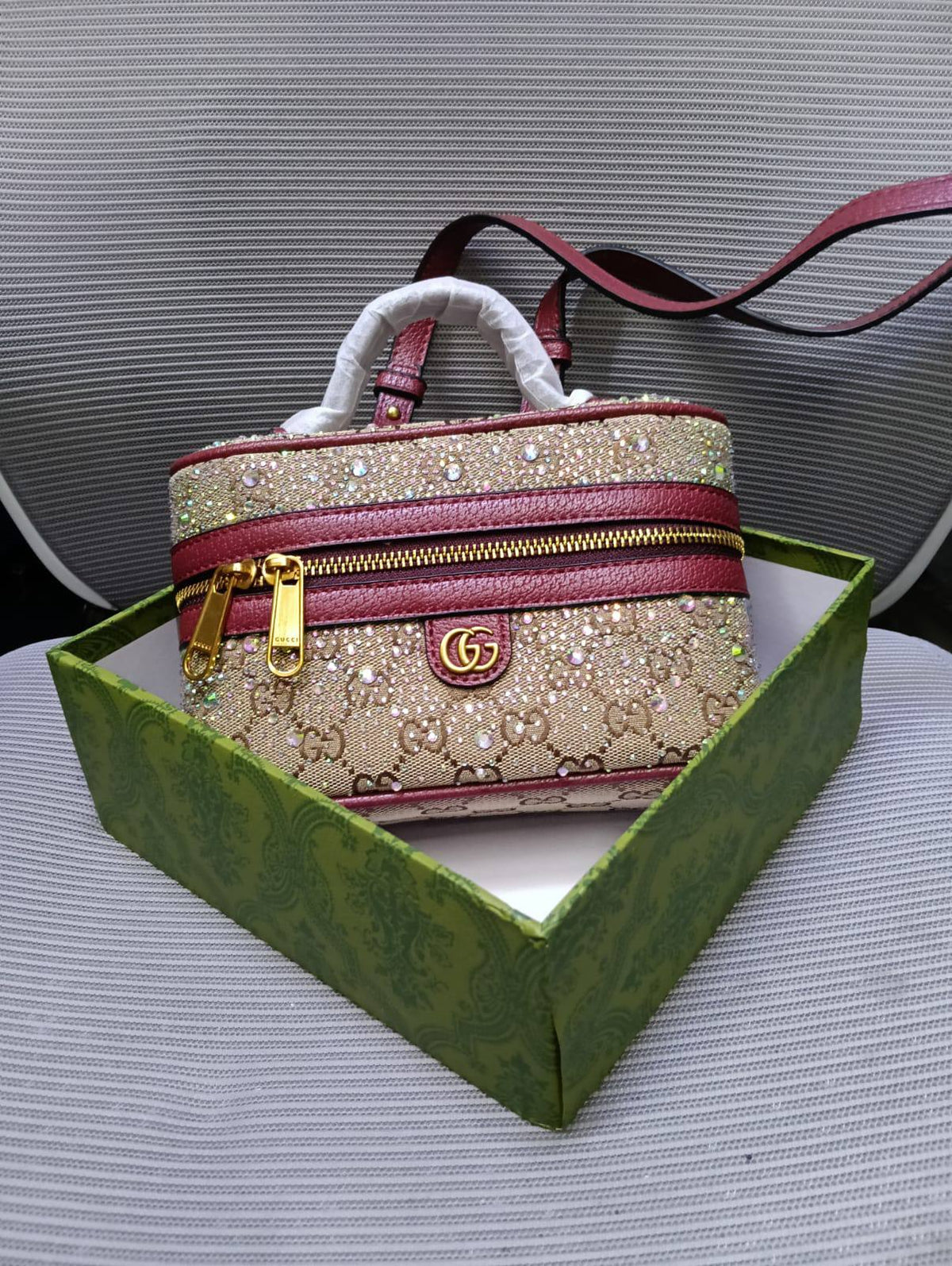 Gucci

100 dhs🇦🇪
with box

Zain26
♥️♥️♥️