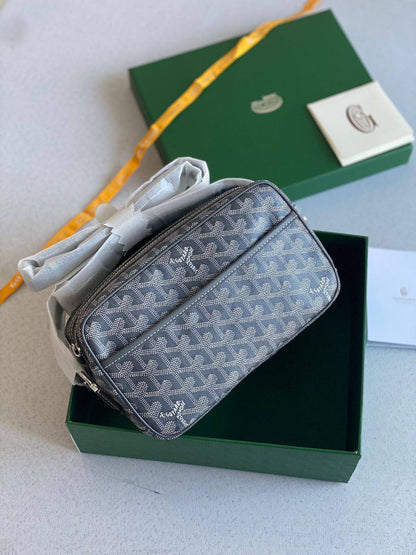 Goyard
90 dhs✅
With box
Size25cm

Zain219
♥️♥️♥️