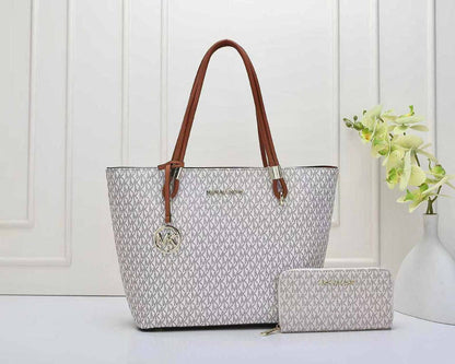 MK 
GOOD QUALITY 
110 dhs✅
SIZE : 32cm

Zain295
♥️♥️♥️