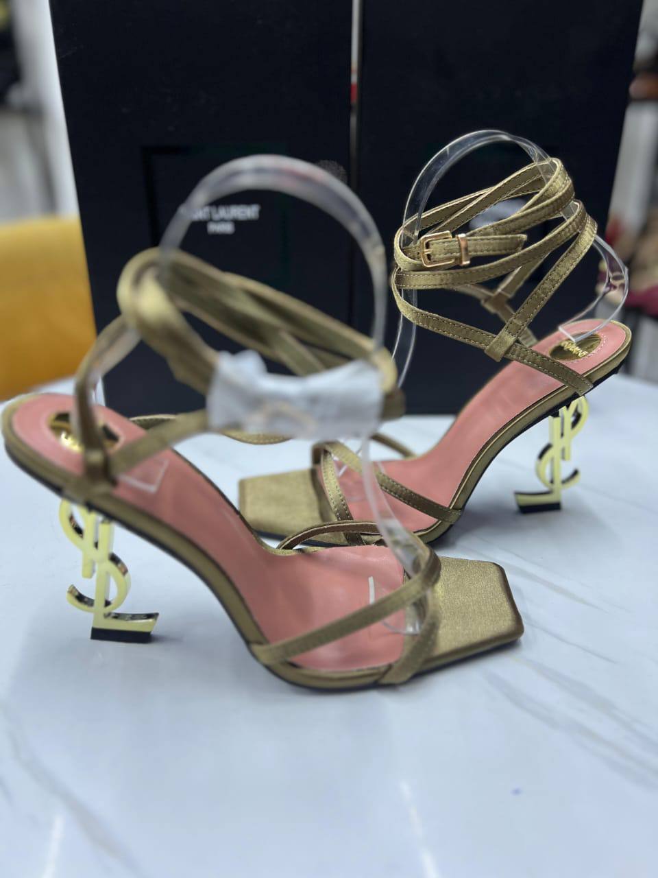 YSL
Size 36-41
130 dhs🪙🌨️

Zain21
♥️♥️♥️