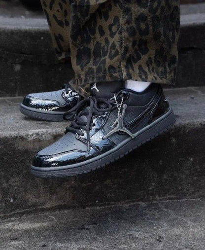 Air Jordan 1 Low "Black Croc"🖤🐊
36-46 AVAILABLE🤩
220 dhs✅

Zain242
♥️♥️♥️