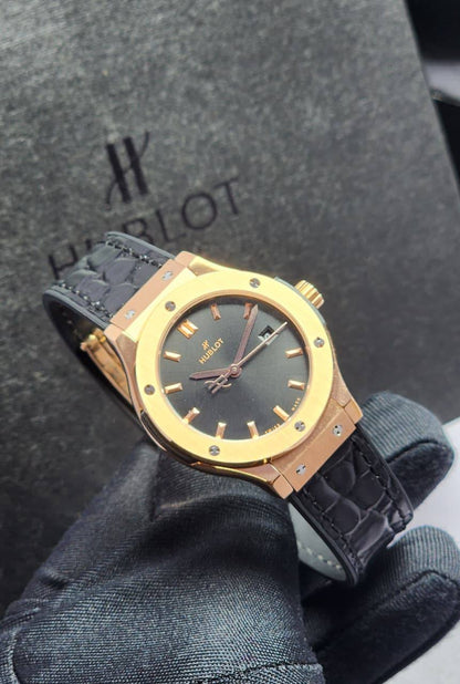 Hublot watch for ladies 
good quality 
290 dhs🪙💕

Zain59
♥️♥️♥️