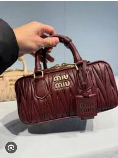 Miu Miu
good quality 
100 dhs❣️

Zain200
♥️♥️♥️