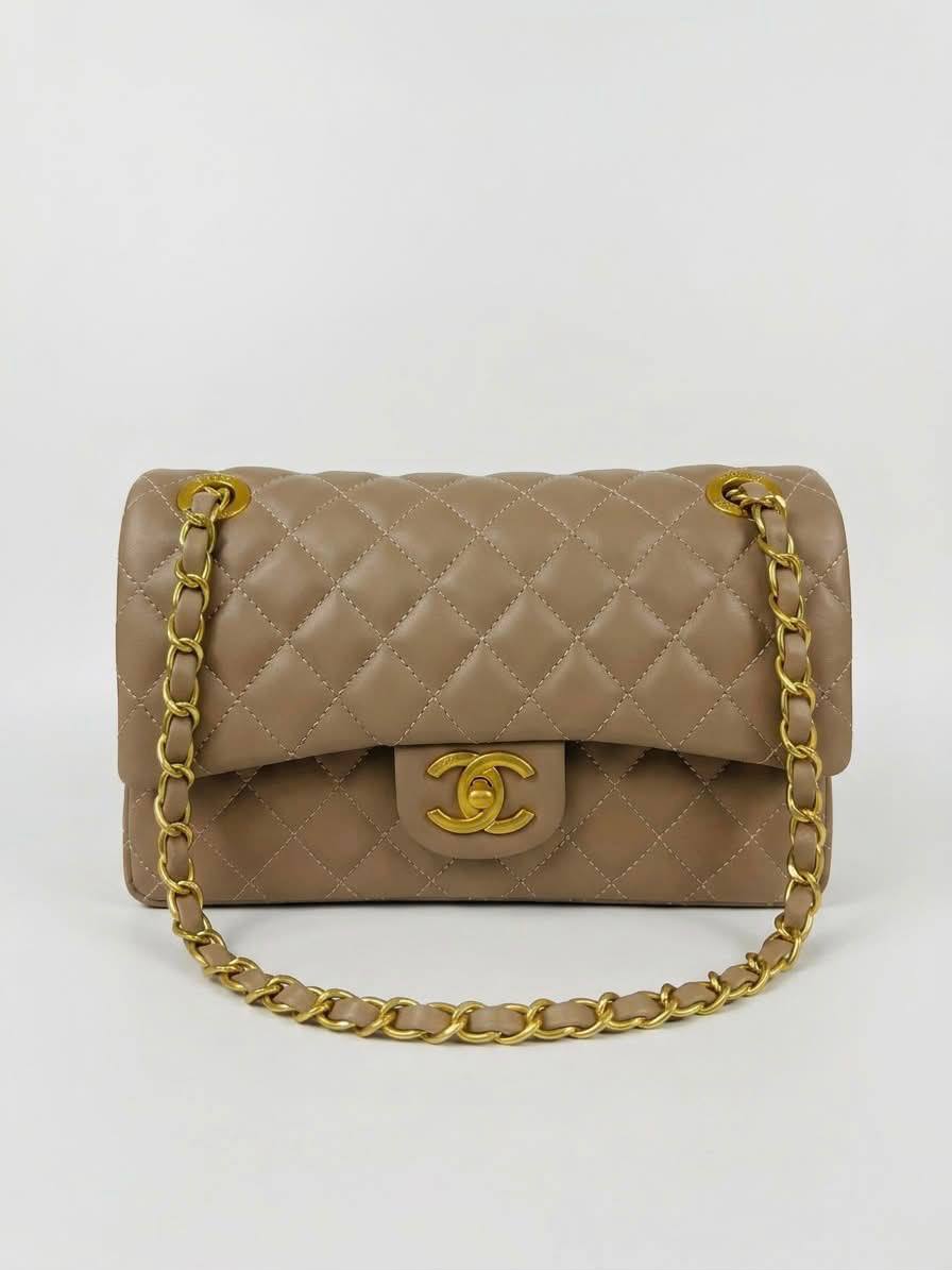 Chanel

High quality
With box 

115 dhs🇦🇪🇦🇪🇦🇪

Zain136
♥️♥️♥️