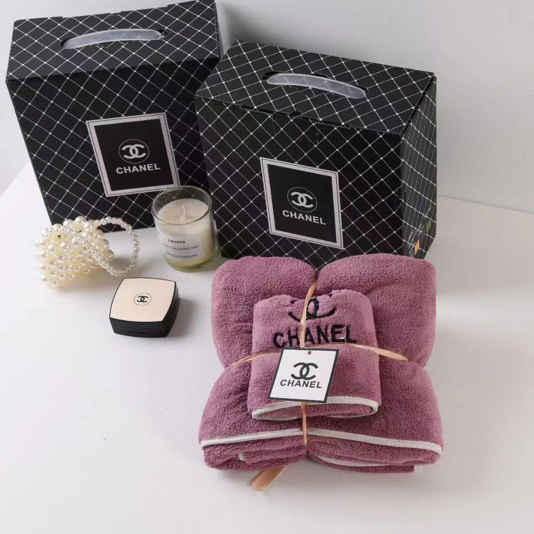 Brand 
Towels  
Good quality 
2 set
With paper 💼 
45 dhs🪙💕

Zain99
♥️♥️♥️