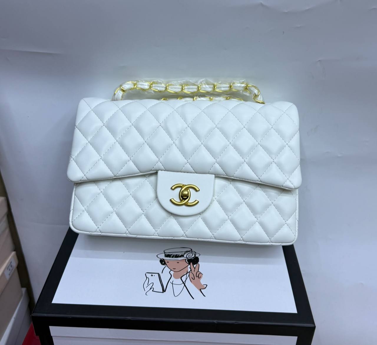 Chanel
New arrival 
Size 25cm
120 dhs🇦🇪🇦🇪
With box 📦

Zain70
♥️♥️♥️
