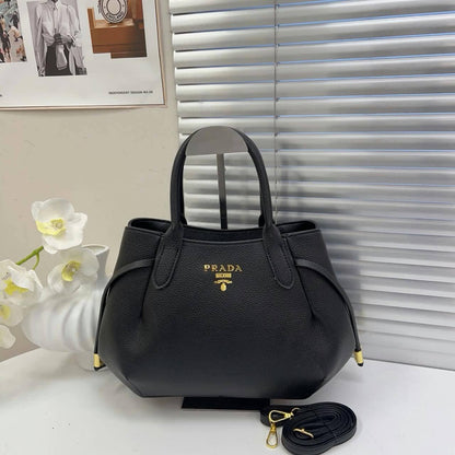 Prada
85 dhs🇦🇪🇦🇪

Zain232
♥️♥️♥️