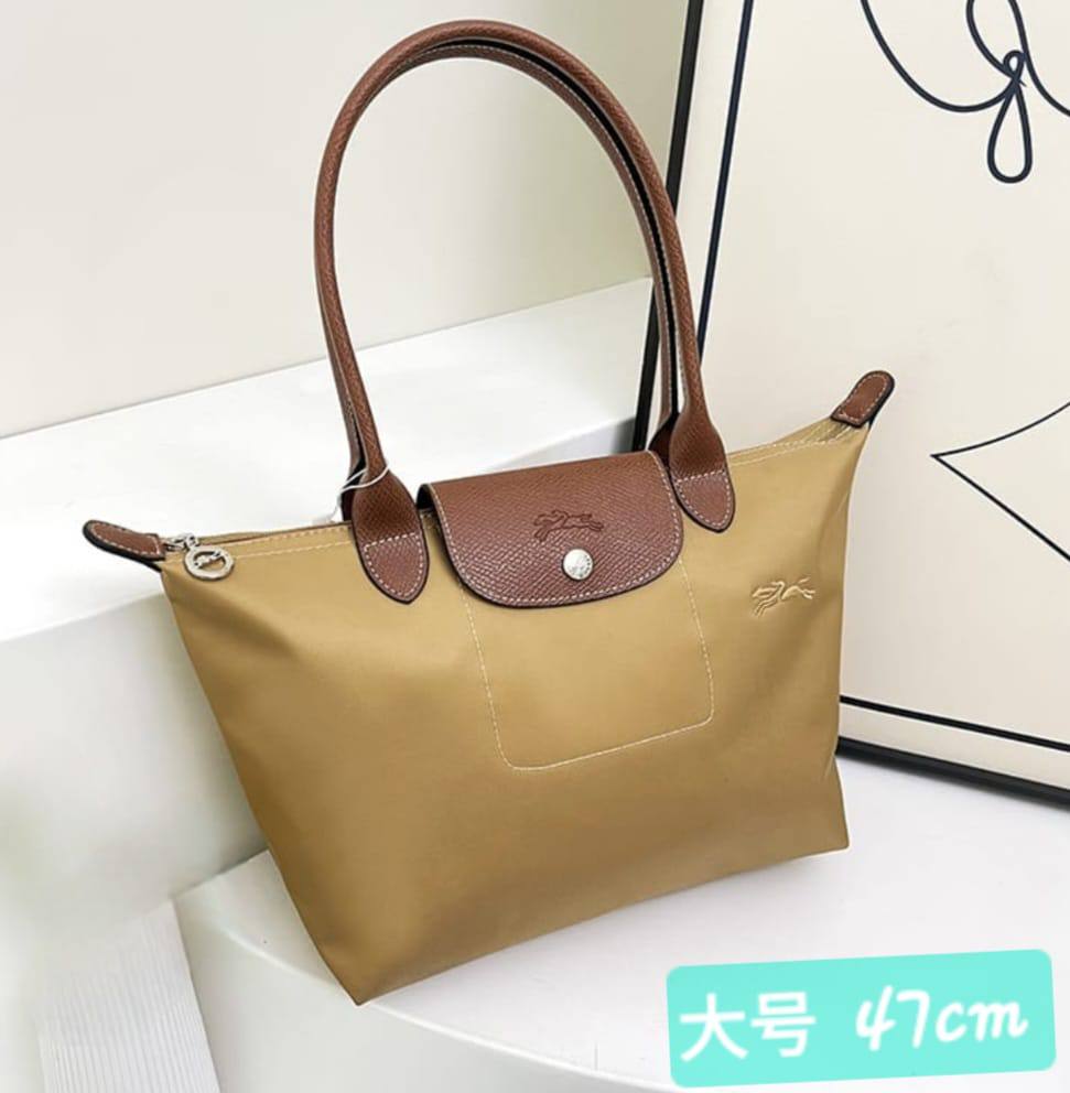 Long Champ 

47 CM
65 dhs✅

Zain232
♥️♥️♥️